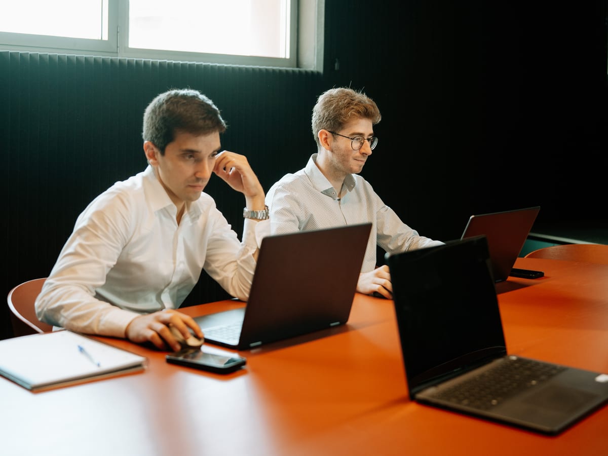 Els socis de Nexbia treballant a l'oficina